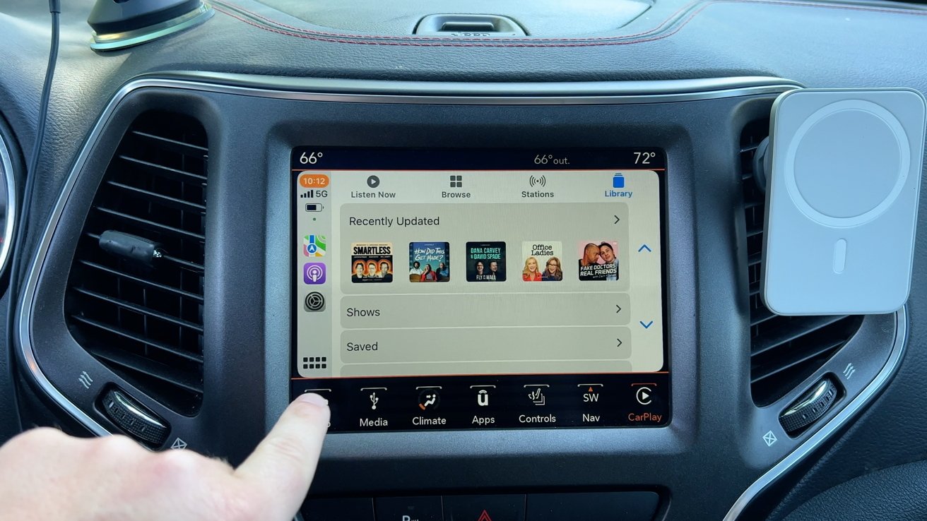 Updated Podcast library in iOS 16 CarPlay