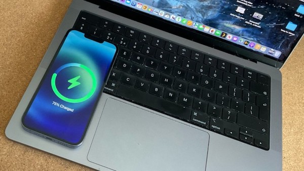 新专利显示MacBook Pro可以集成图形平板和iPhone充电器