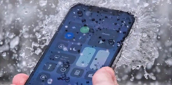 苹果黑科技曝光：iPhone和下雨天更配 操作不受影响