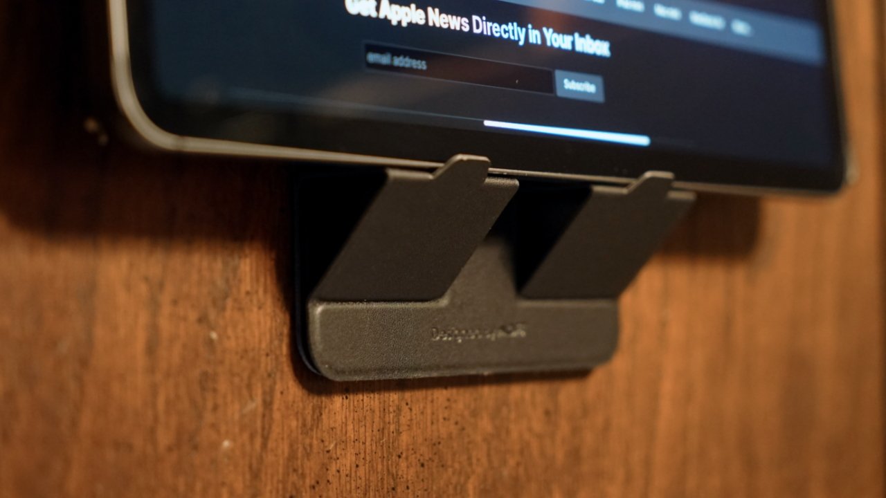 Fold down the Wall Stand into a small shelf for devices without Moft magnets