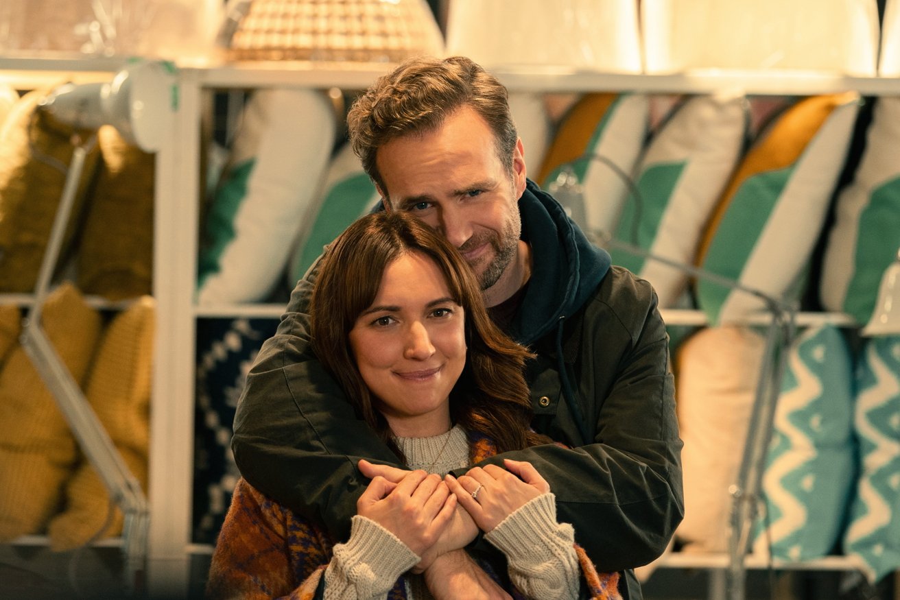 Rafe Spall and Esther Smith in 