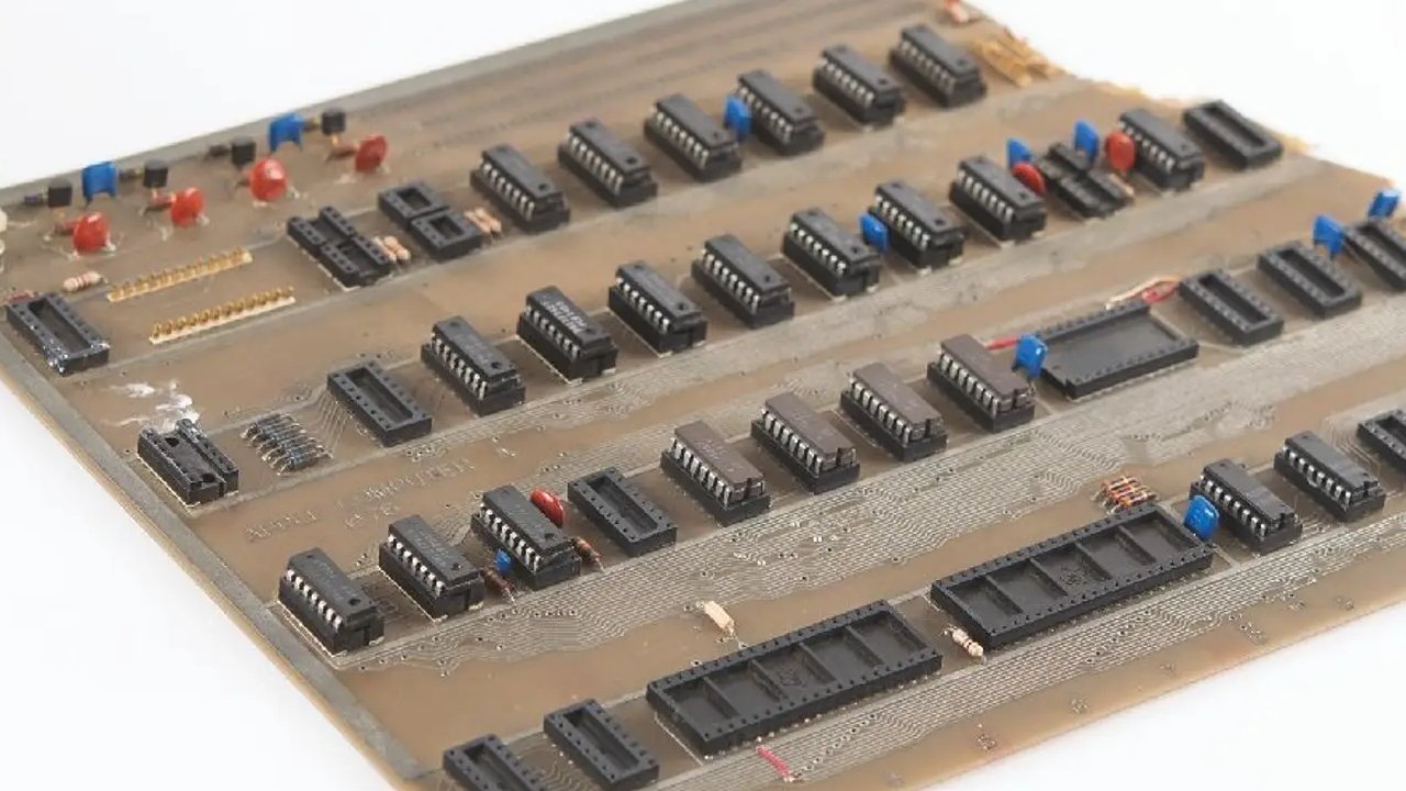 Steve Jobs-owned Apple-1 prototype