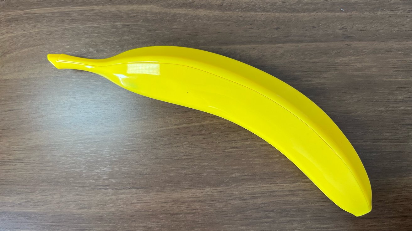 Unsurprisingly, the Banana Phone makes you look like you're talking into fruit. 