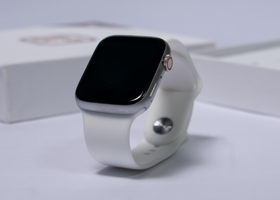 苹果 Apple Watch 新纪录：在美国 30% 的 iPhone 用户拥有它