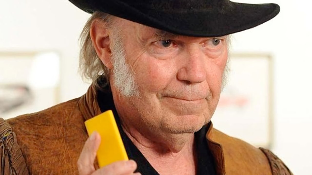 Neil Young with his failed PonoPlayer