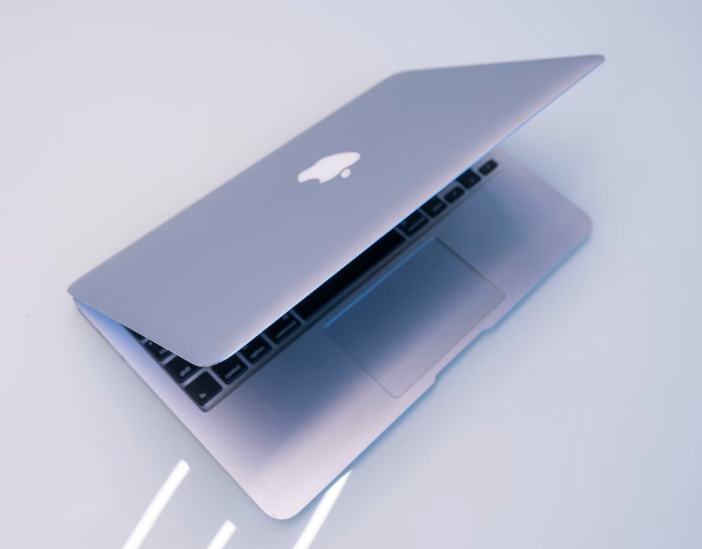 消息称苹果 15.5 英寸 MacBook Air 将于 2023 年春季发布