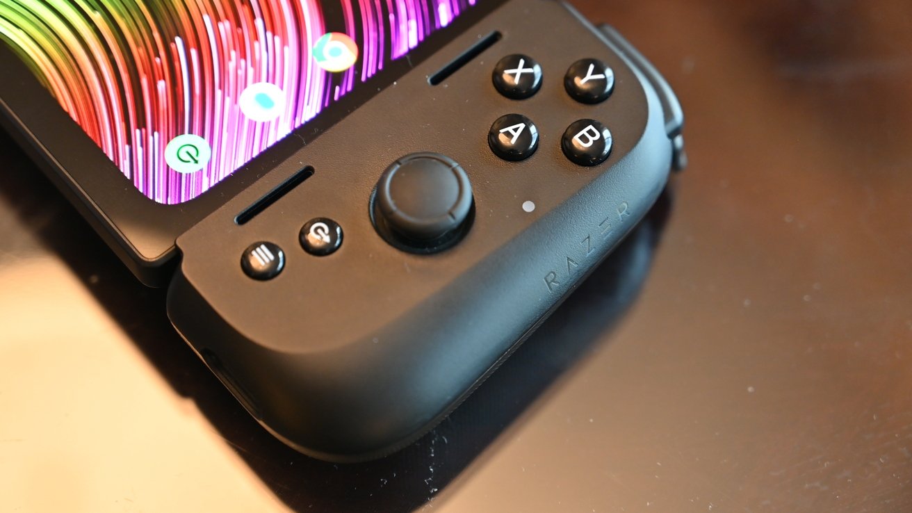 The Razer Edge with Kishi controller