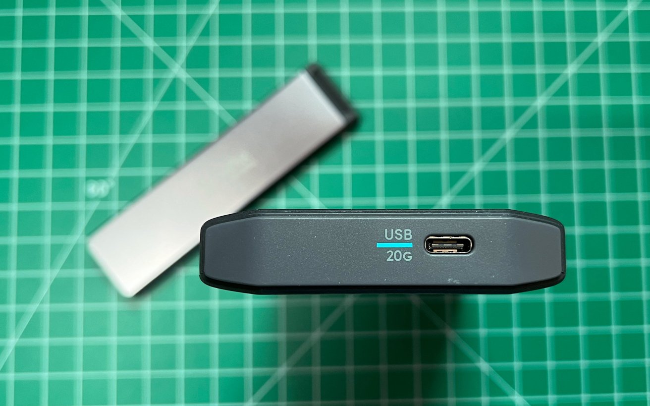 There's a 20Gbps USB-C port to connect the Pro-Blade Transport to your Mac. 