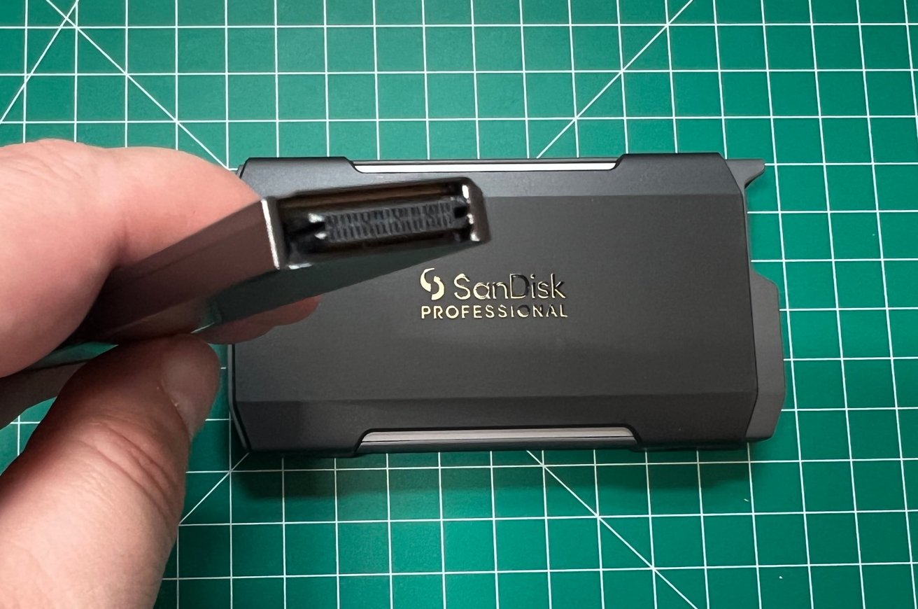 The SSD Mag's connector.