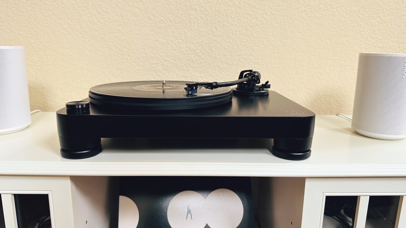 AT-LP7 playing a vinyl record