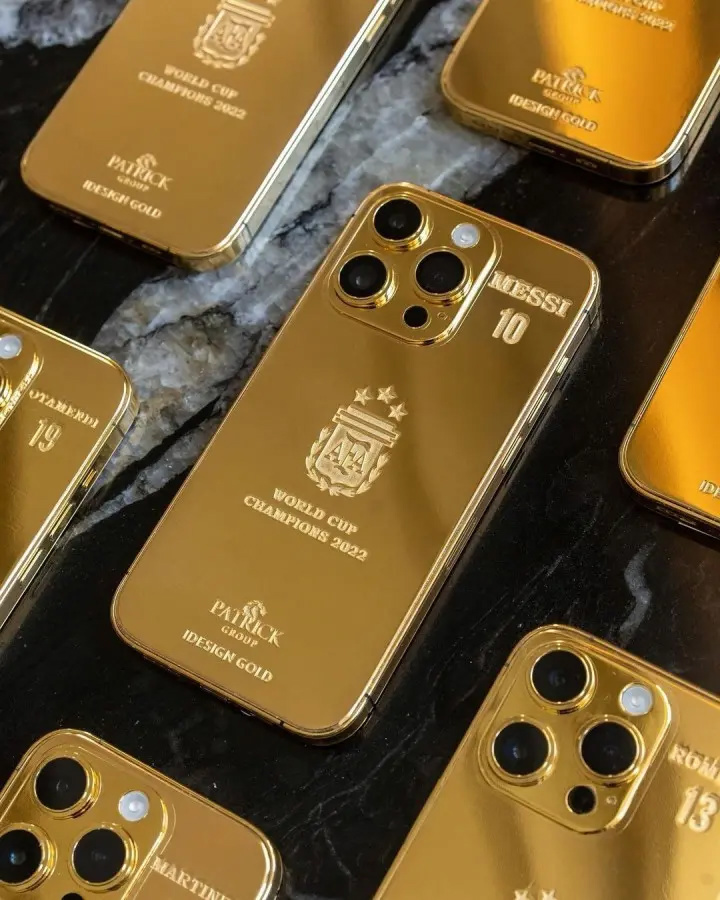 为庆祝阿根廷队夺冠，梅西重金定制 24K 黄金 iPhone 14 Pro 手机送队友