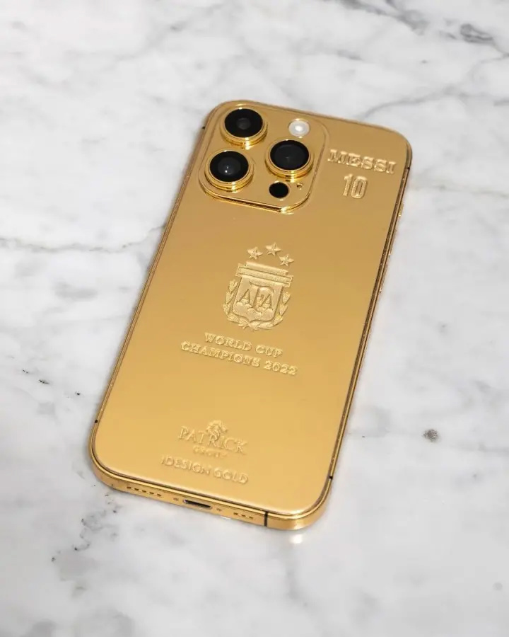 为庆祝阿根廷队夺冠，梅西重金定制 24K 黄金 iPhone 14 Pro 手机送队友