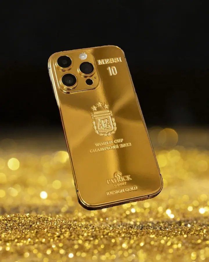 为庆祝阿根廷队夺冠，梅西重金定制 24K 黄金 iPhone 14 Pro 手机送队友