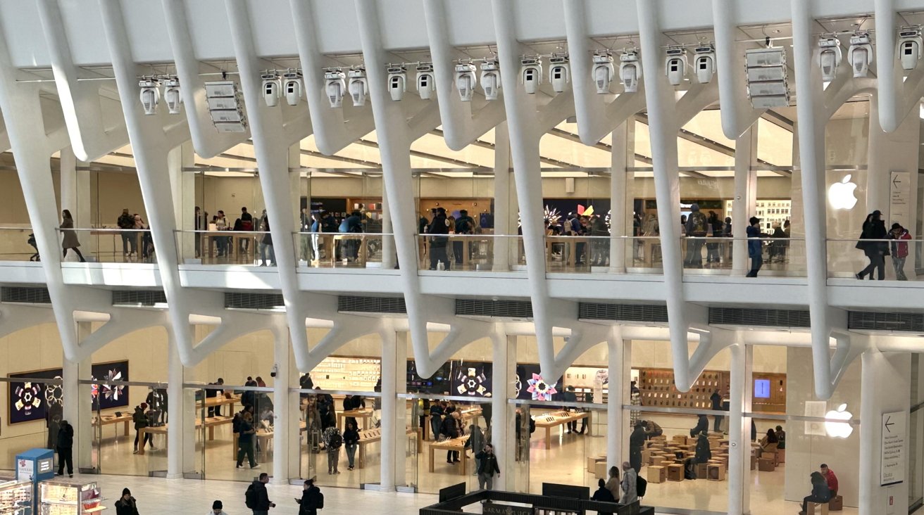 Apple World Trade Center exterior