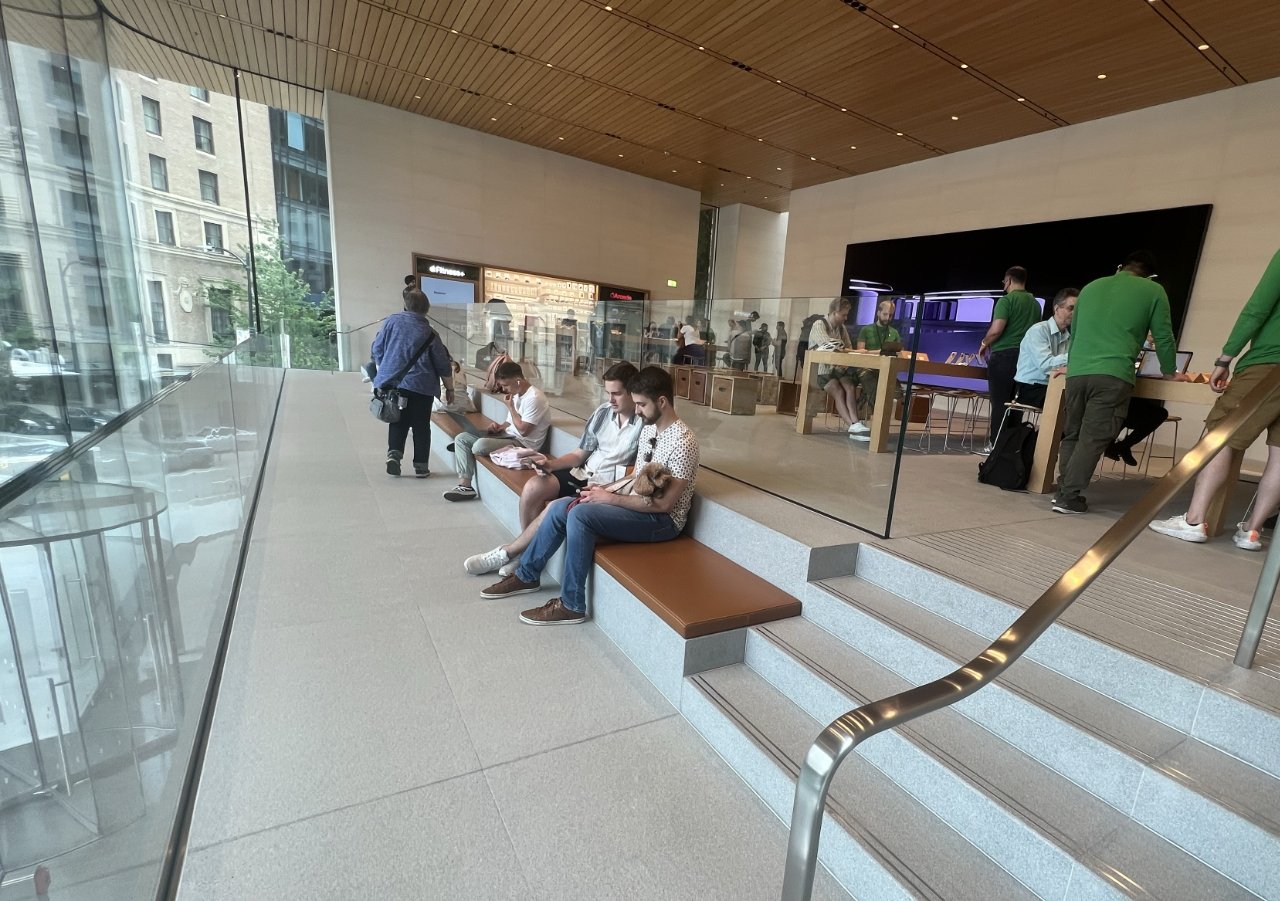 Even on a sunny and hot day, the store's seating area is cool and relaxing