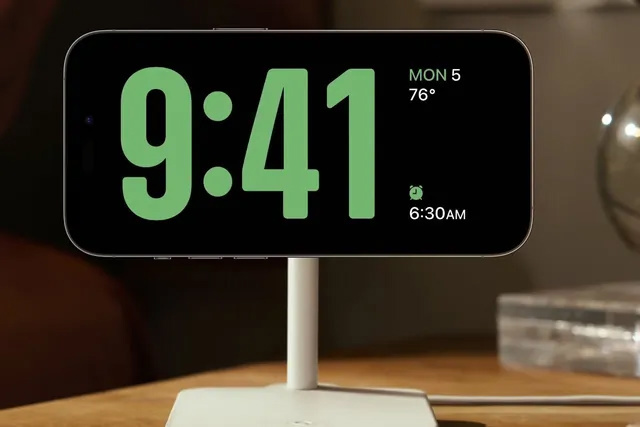 苹果公布 StandBy 功能：可让 iPhone 充当智能屏幕