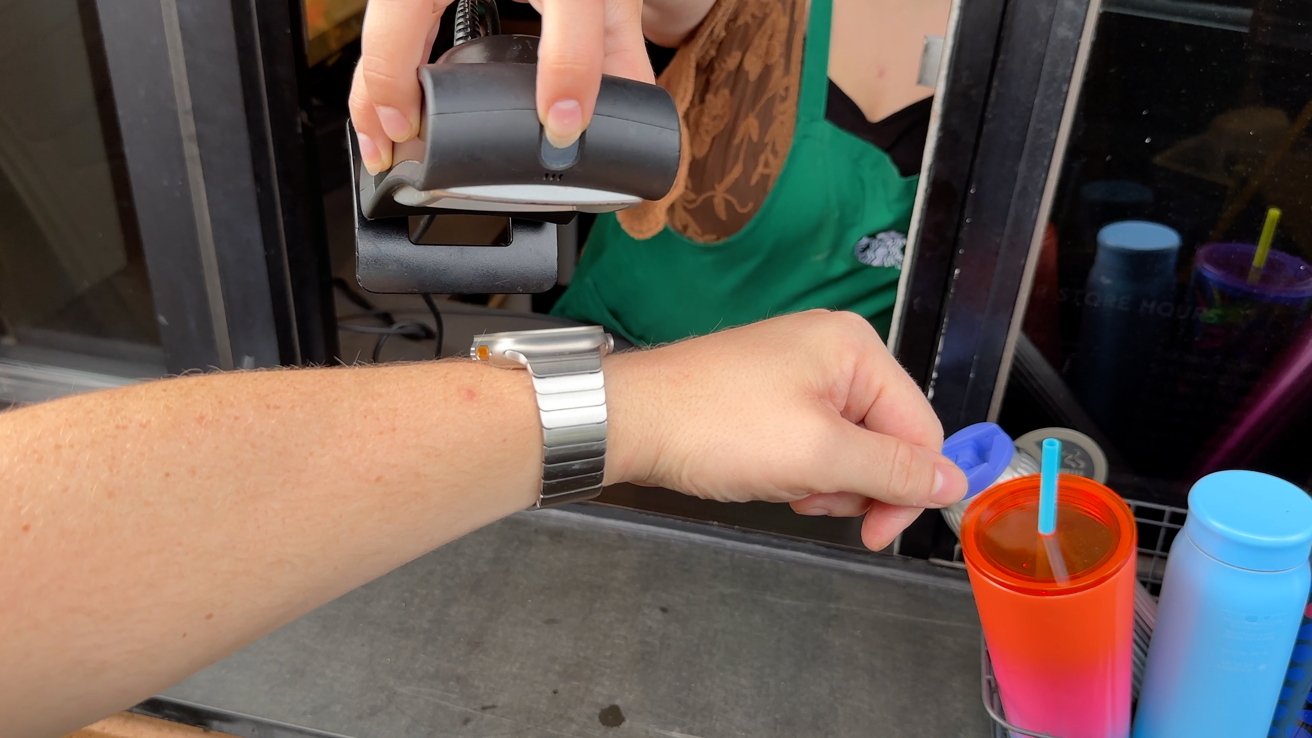 Paying for Starbucks with the watchOS app