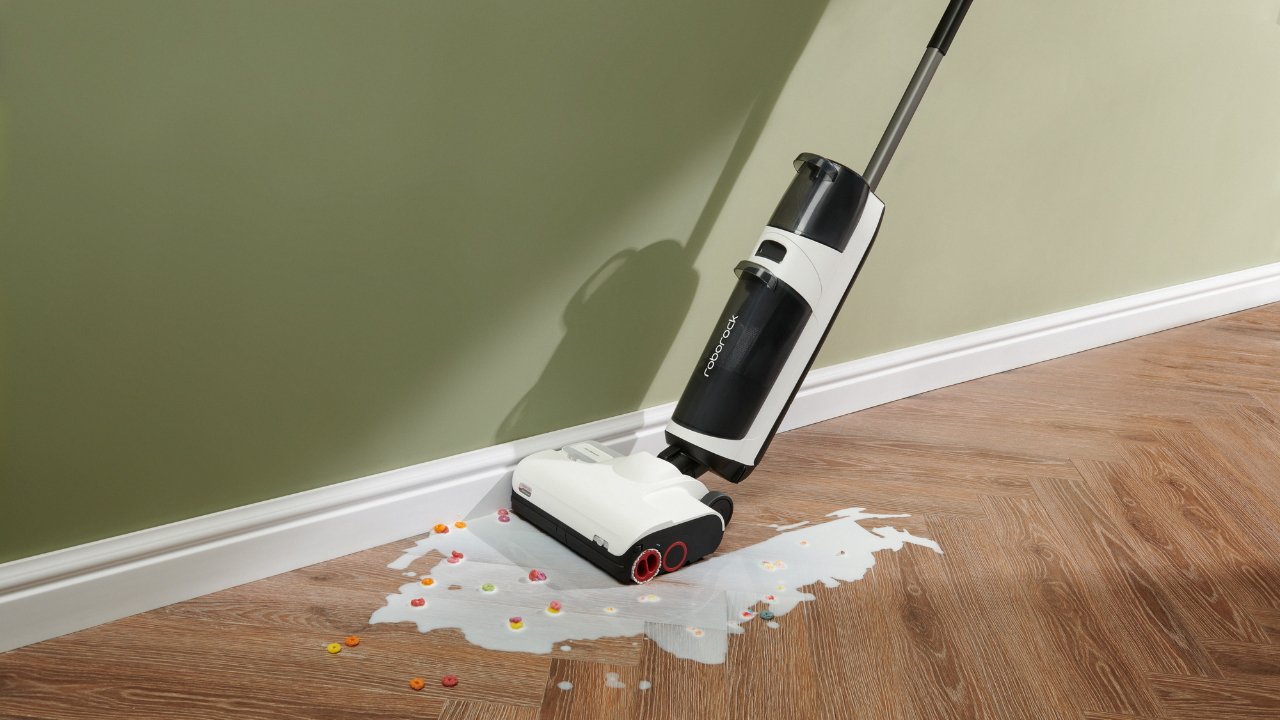 The Dyad Pro brings precision cleaning from edge-to-edge for wet or dry messes. 