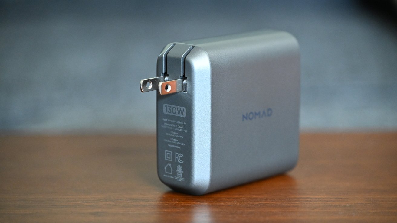 Retractable prongs on the Nomad 130W charger