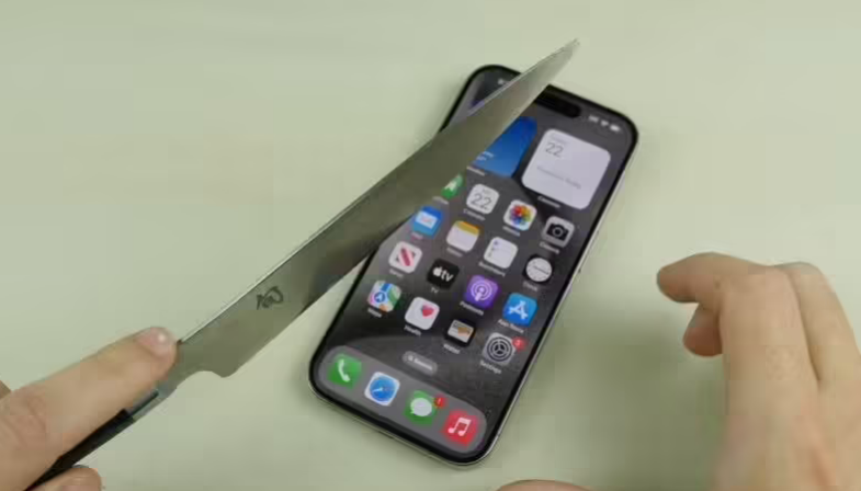 外媒对苹果 iPhone15 Pro 进行各项耐用性测试，钛金属边框表现不佳
