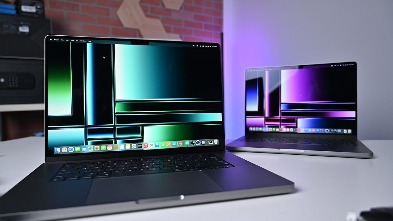 Apple 14-inch and 16-inch MacBook Pro on desk