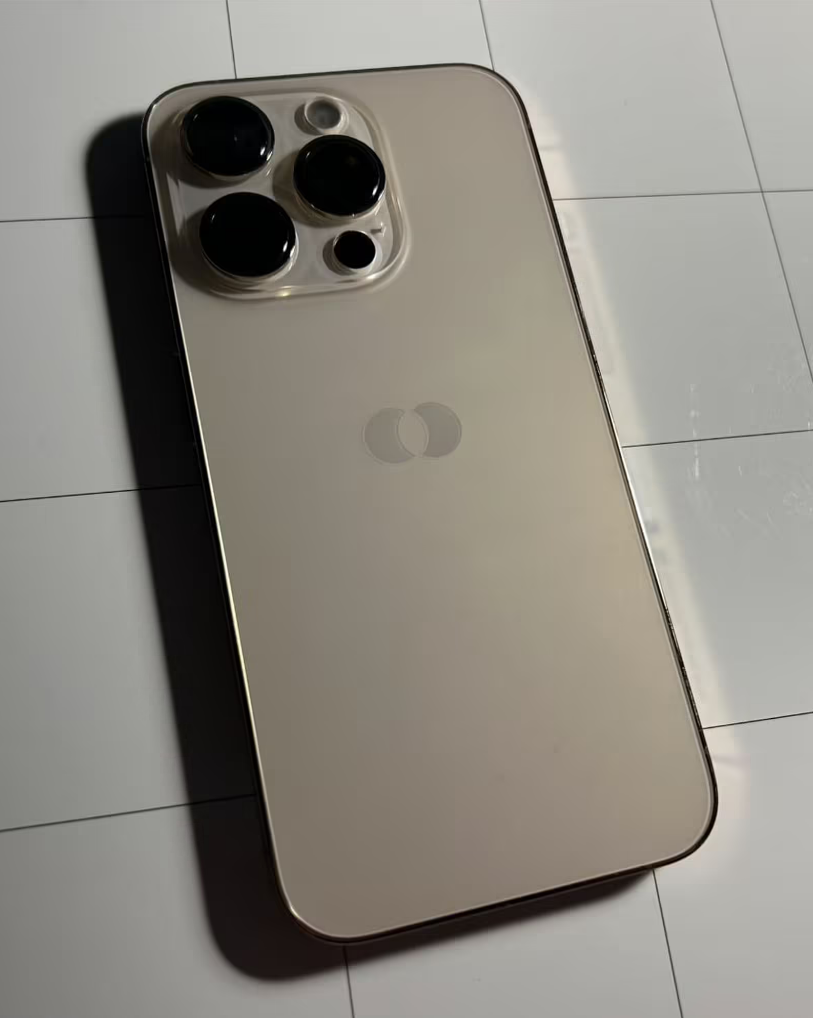 苹果 iPhone 特定原型机曝光，或为触觉按钮测试机