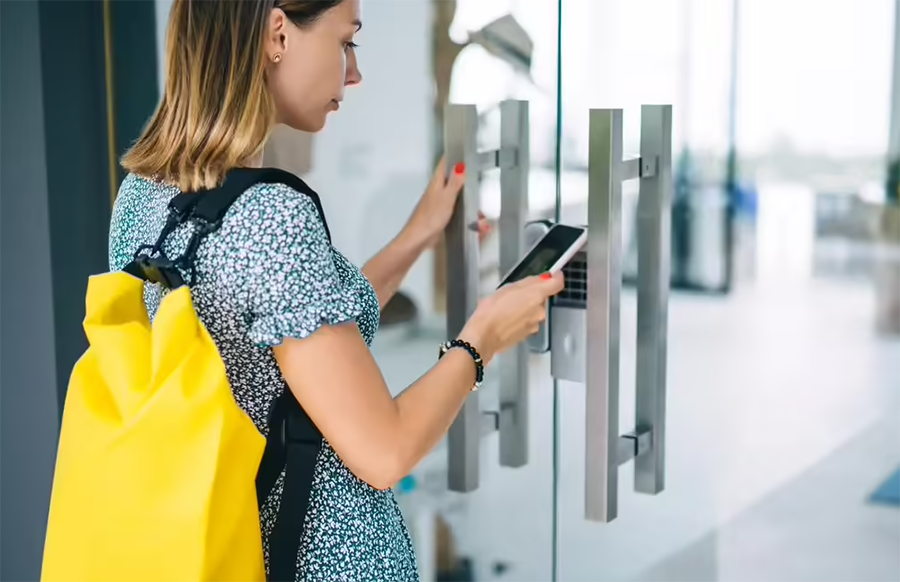 iPhone门禁卡时代开启：Aliro 1.0标准落地，钱包秒变万能钥匙