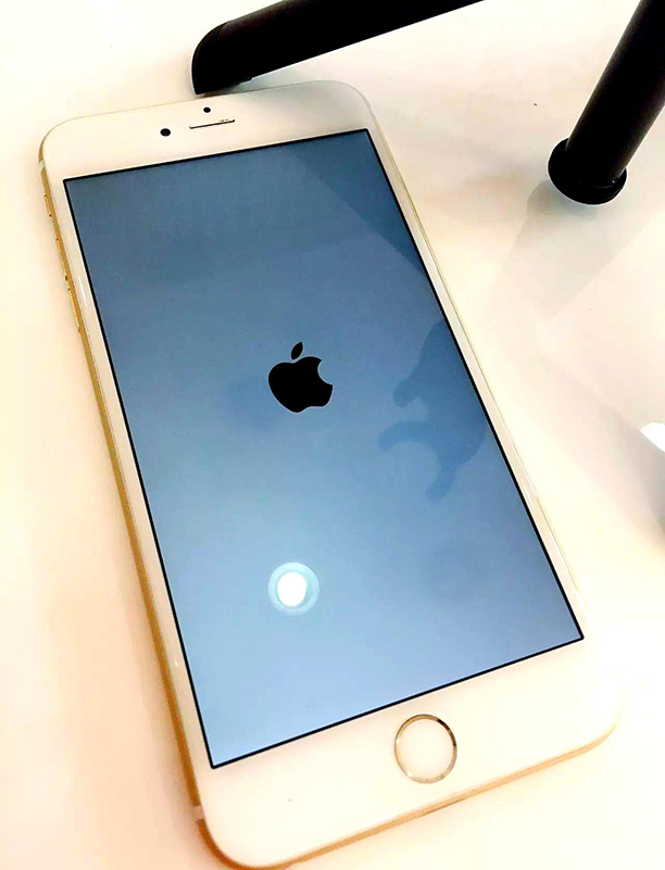 iPhone卡在白苹果进不去？用爱思助手轻松解决